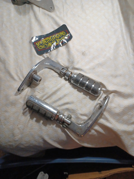 1998 HARLEY-DAVIDSON DYNA WIDE GLIDE FXDWG  FRONT FOOT REST PEG STEPS Oem