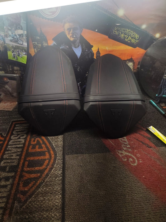 T2309818 GENUINE TRIUMPH SPEED TRIPLE R  BLACK AND RED PILLION SEAT