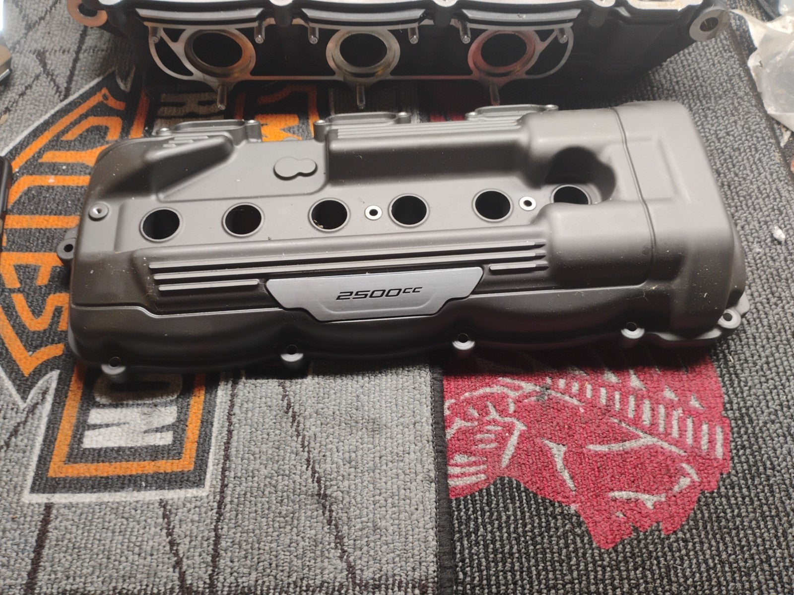 21 Triumph Rocket III 3 GT 2500 engine head valve cover cam rocker cover