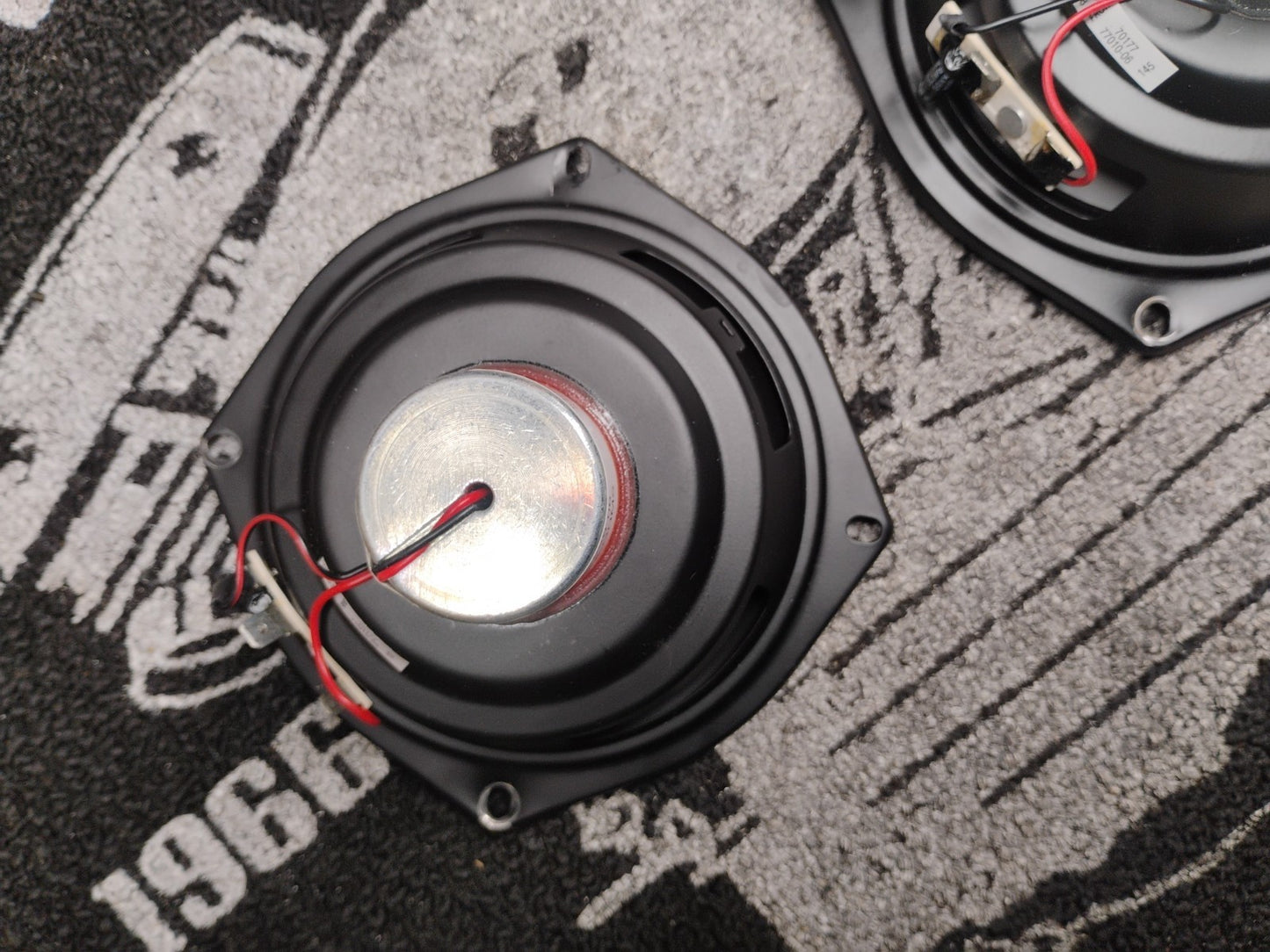 HARLEY DAVIDSON ELECTRA GLIDE FLHTC OEM SPEAKER PAIR 77010-06 TOURING