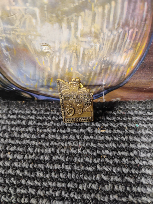 HARLEY DAVIDSON OWNERS GROUP HOG RALLY 1999 GREENEVILL PIN STOP VEST JACKET PIN 