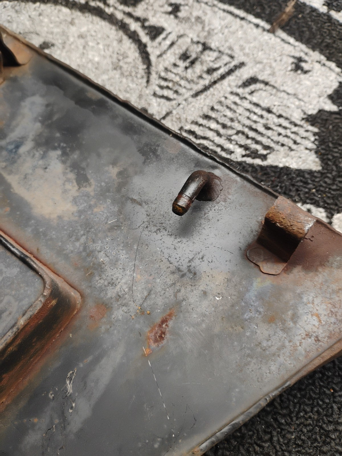 Vintage 1970s Indian ME100 Oil Tank Triangle Steel w/ Sight Glass Chopper OEM