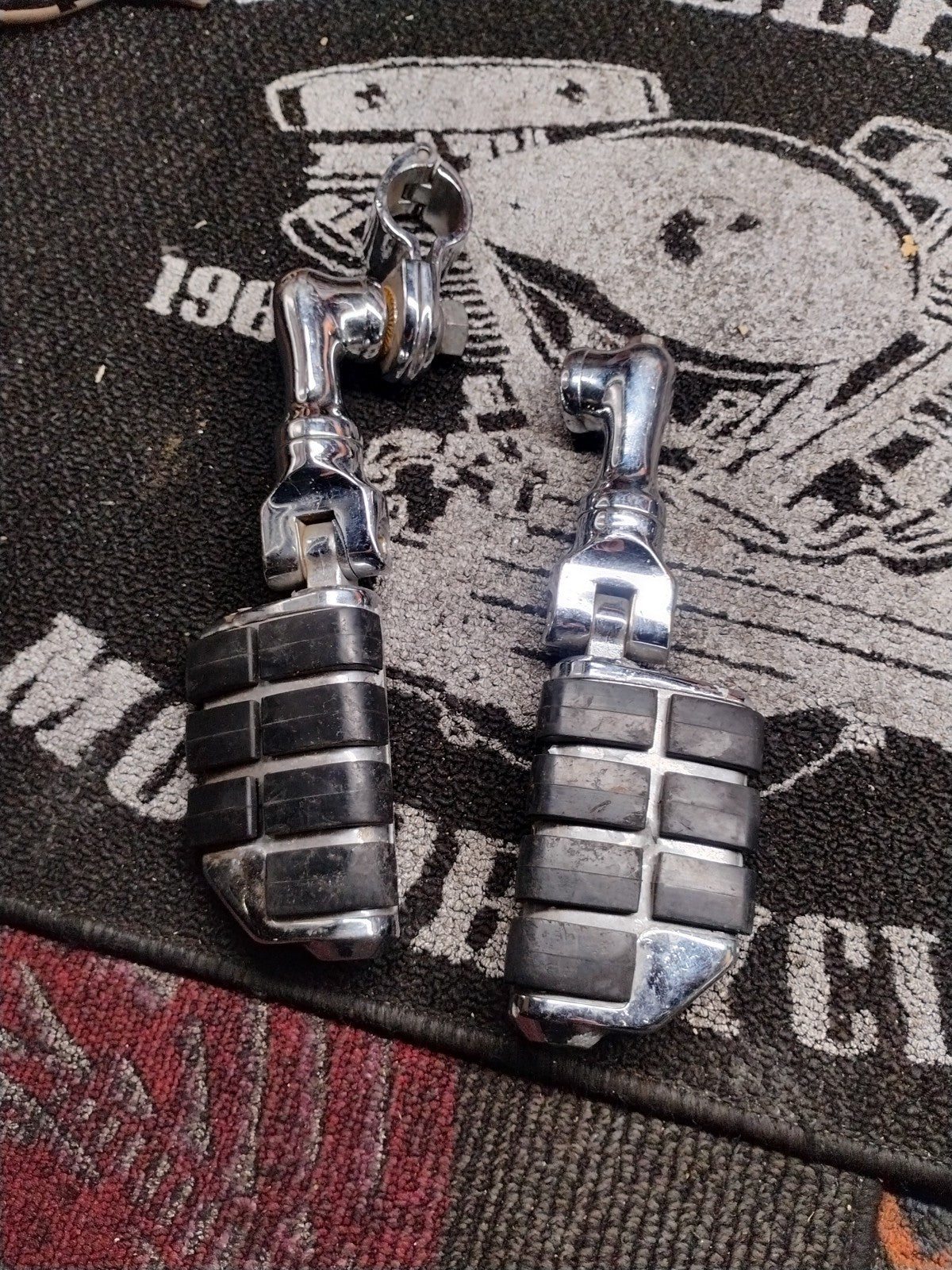 Chrome Highway Pegs w/ Clamps ISO Style Harley Touring Softail Dyna Engine Guard