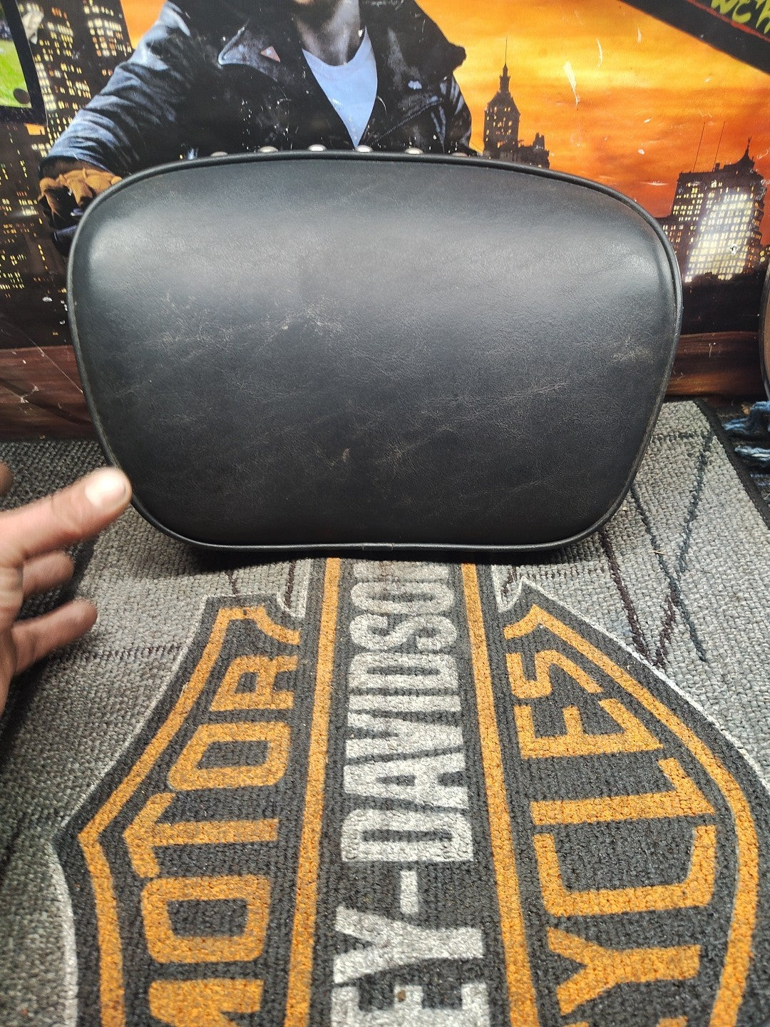 HARLEY Dyna Low Rider SISSY BAR PAD 52348-97 Street Bob Fat Super Wide Glide FXD