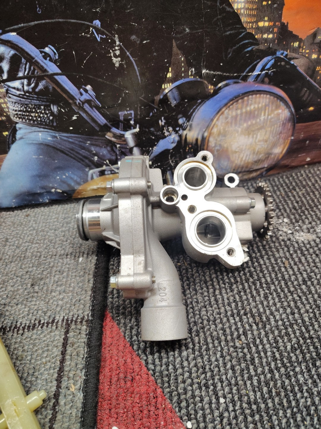 TRIUMPH TIGER 800 XC STREET TRIPLE 675 R OEM OIL & WATER PUMP T1210204 *