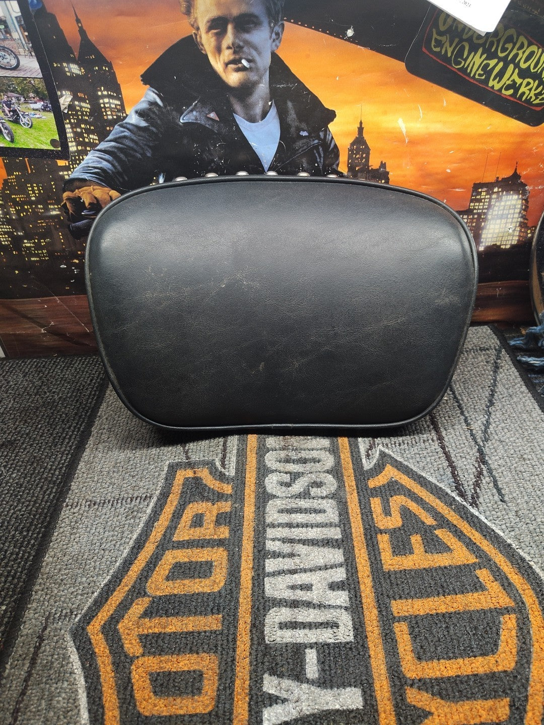 HARLEY Dyna Low Rider SISSY BAR PAD 52348-97 Street Bob Fat Super Wide Glide FXD