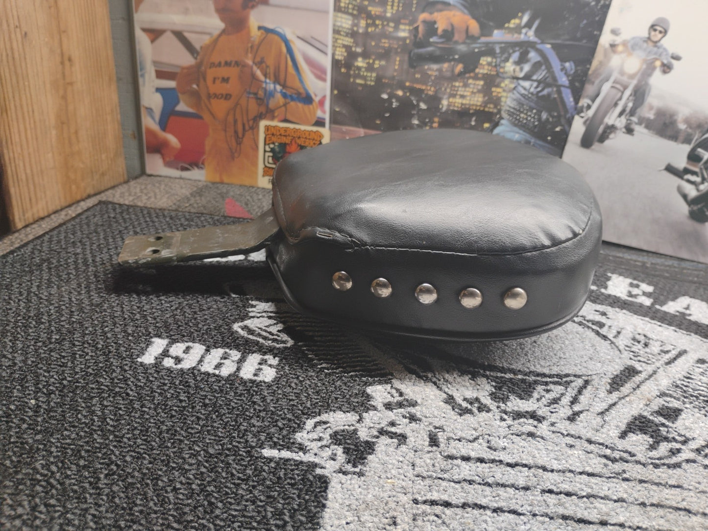 HARLEY DAVIDSON TOURING DRIVERS BACK REST STUDDED SIDES