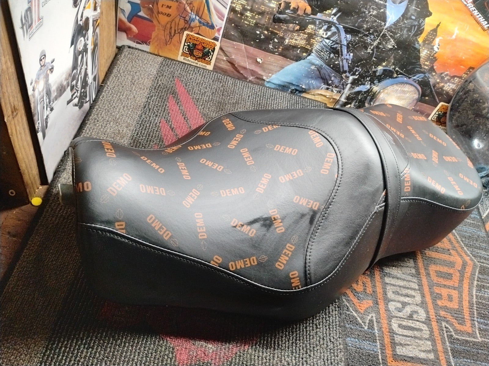 DEALER DEMO HARLEY '07-09 XL SPORTSTER REDUCED REACH SEAT