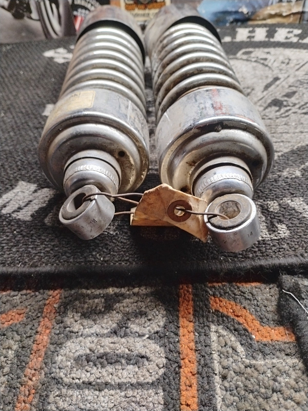 1986 Kawasaki VN750 Vulcan Rear Shock Absorber Set OEM