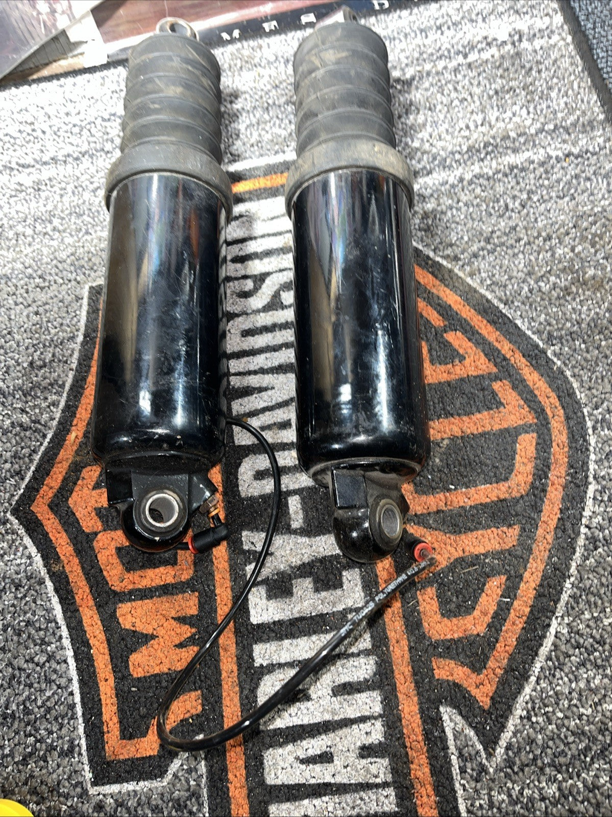 Harley Davidson OEM FLHR/FLHP/FLHT Touring Rear Shocks 54000036