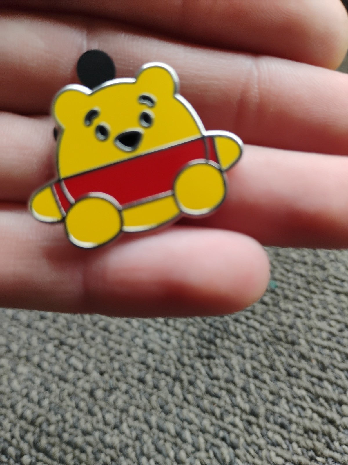 DISNEY WDW 2007 ROUND CHARACTERS BOXED SET WINNIE THE POOH PILLOW PIN ONLY