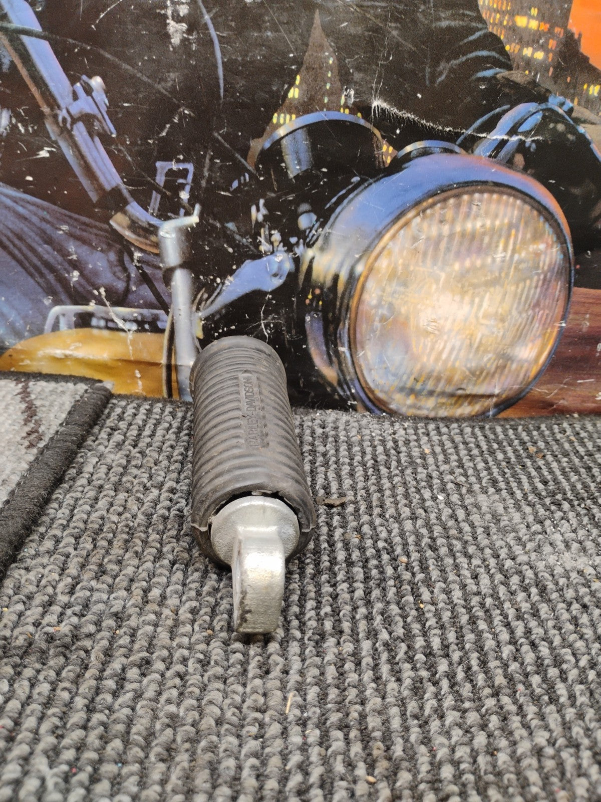 NOS OEM HARLEY DAVIDSON LARGE DIAMETER RUBBER FOOT PEG Right Side  PN 49110-98