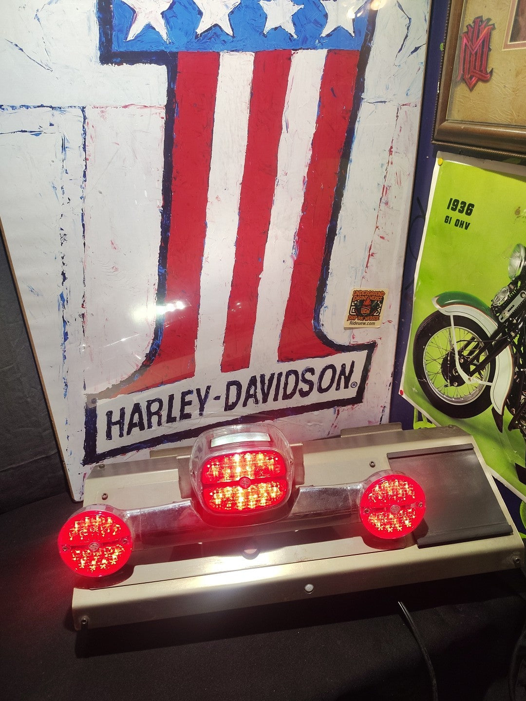 genuine Harley-Davidson dealer LED tail and turn signal light display unit.