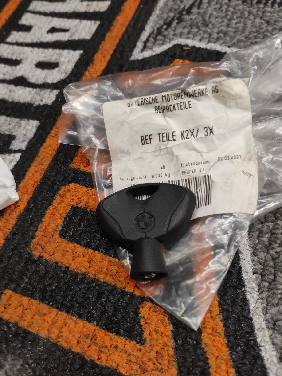 OEM ear Black Motor Fender Seat Tab Bolt Screw Torx Key For 2018 BMW R NINET R9T