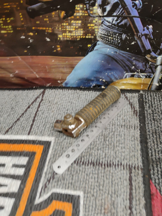 VINTAGE HARLEY DAVIDSON 4" RUBBER PASSENGER FOOT PEG (E)