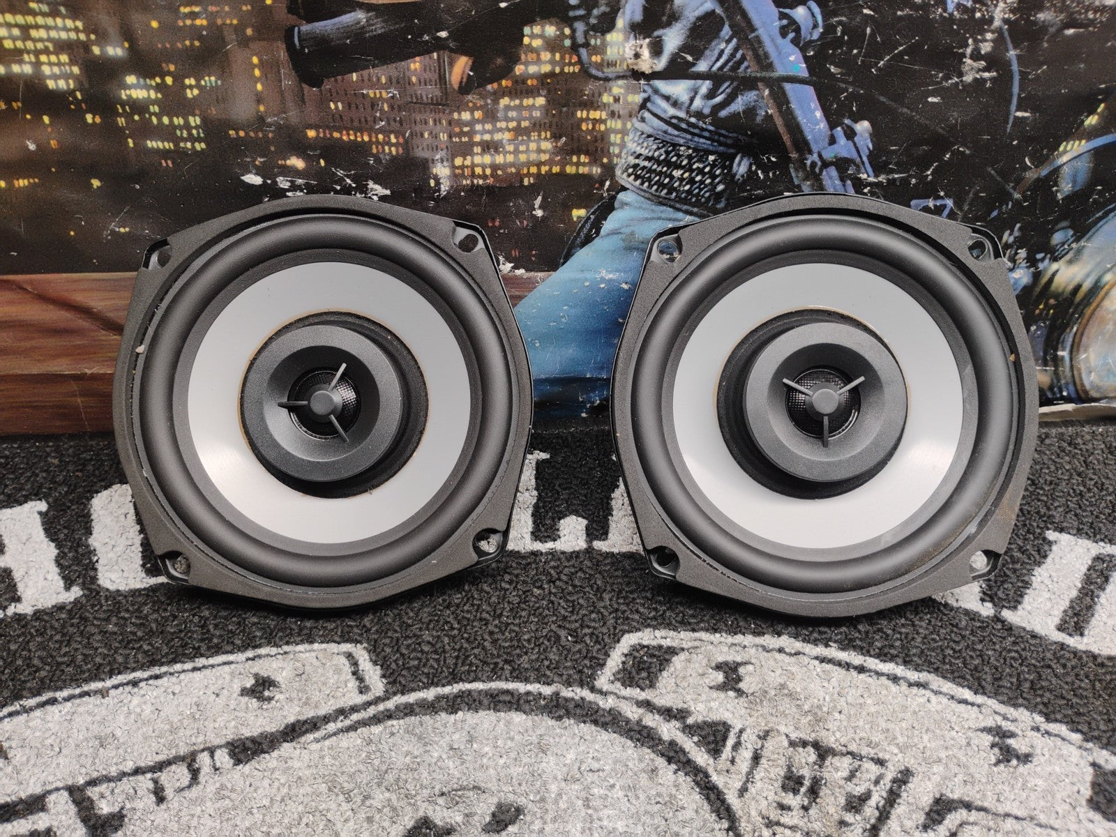 HARLEY DAVIDSON ELECTRA GLIDE FLHTC OEM SPEAKER PAIR 77010-06 TOURING