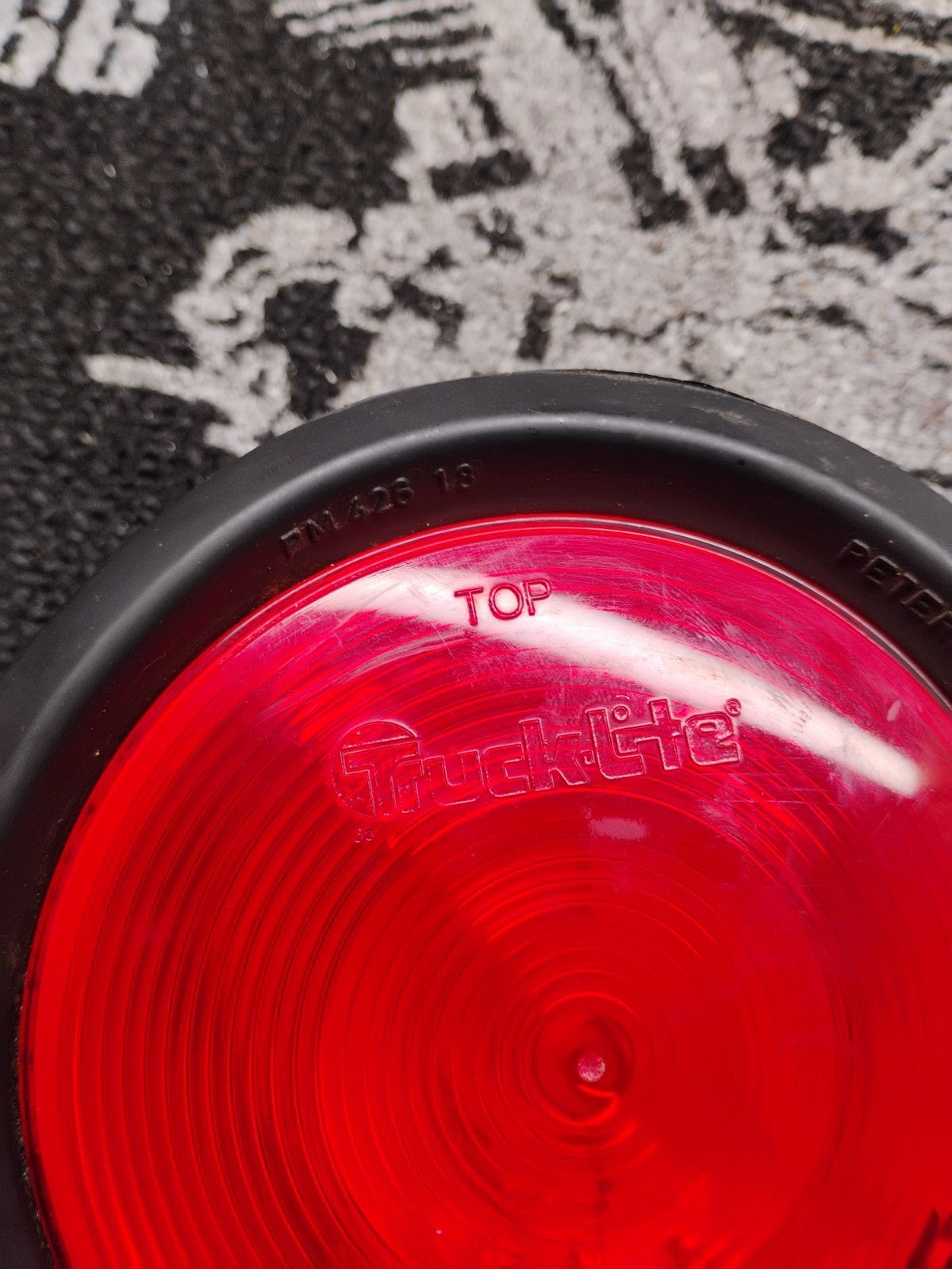 TRUCKLITE 40318R, FITS 4.5" HOLE
