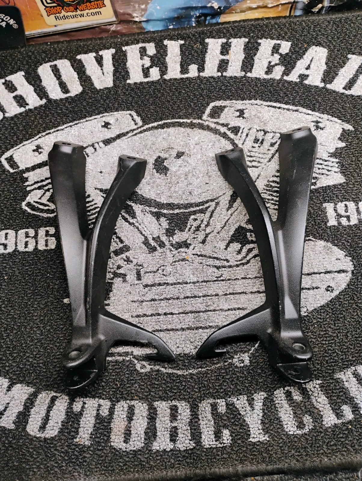 Suzuki GSX Kawasaki Ninja Rear Passenger Footpeg Brackets 21713R 21714L