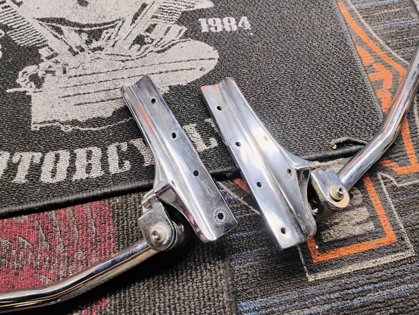 HARLEY DAVIDSON KORYAKYN QUICK DETACH PASSENGER SIDE ARMRESTS PAIR CUPHOLDER 