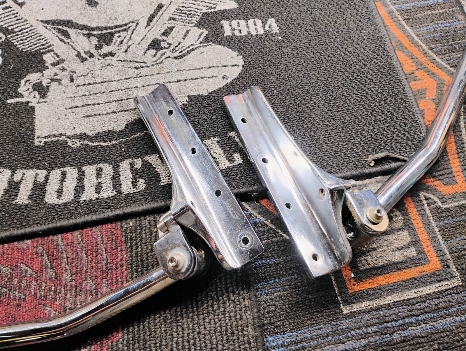 HARLEY DAVIDSON KORYAKYN QUICK DETACH PASSENGER SIDE ARMRESTS PAIR CUPHOLDER 