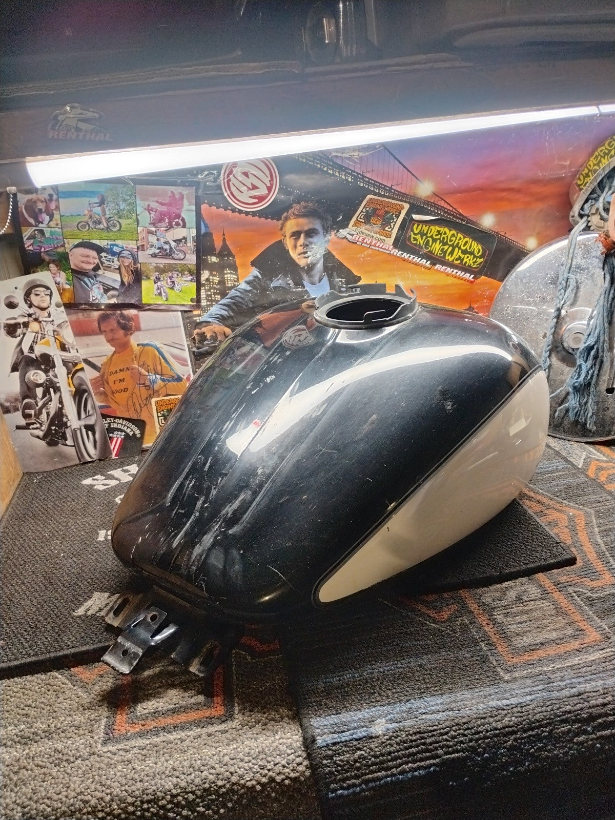 OEM Harley-Davidson Touring 6 Gallon Fuel Gas Tank Black Cream Two Tone