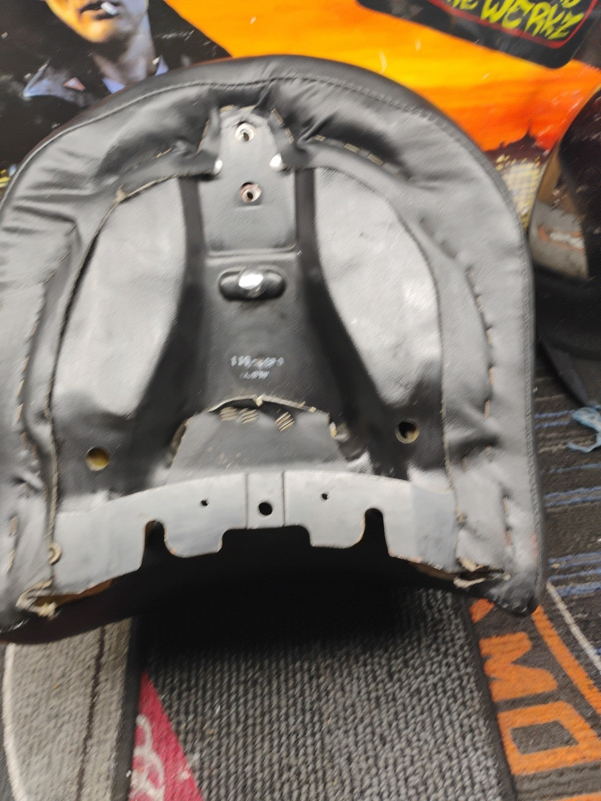 02 Harley Touring Road King FLHR REAR PASSENGER SEAT 