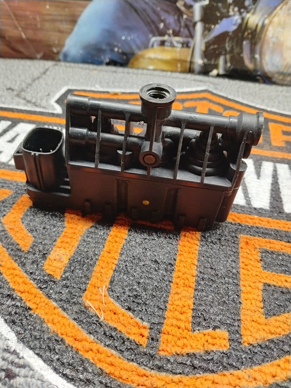 LAND ROVER LR3 / LR4 & RANGE ROVER SPORT REAR AXLE AIR SUSPENSION VALVE BLOCK