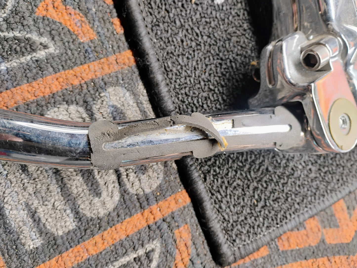 HARLEY DAVIDSON KORYAKYN QUICK DETACH PASSENGER SIDE ARMRESTS PAIR CUPHOLDER 