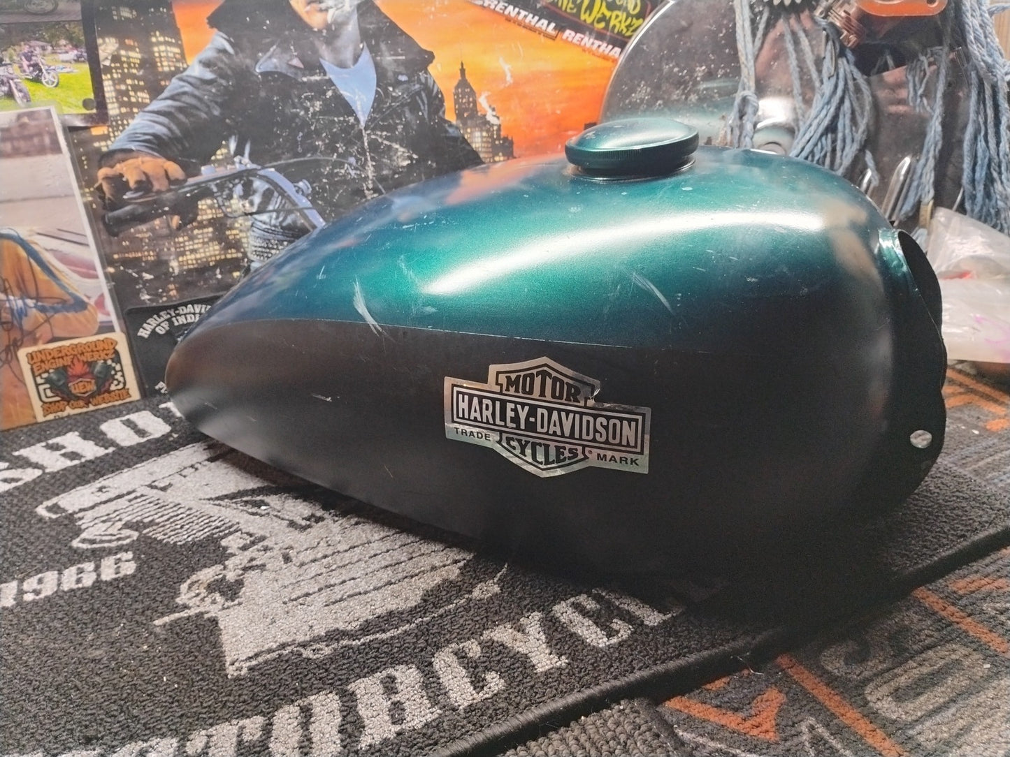 Harley Davidson 1973 Super-Glide FX FXE Shovelhead gas tank 
