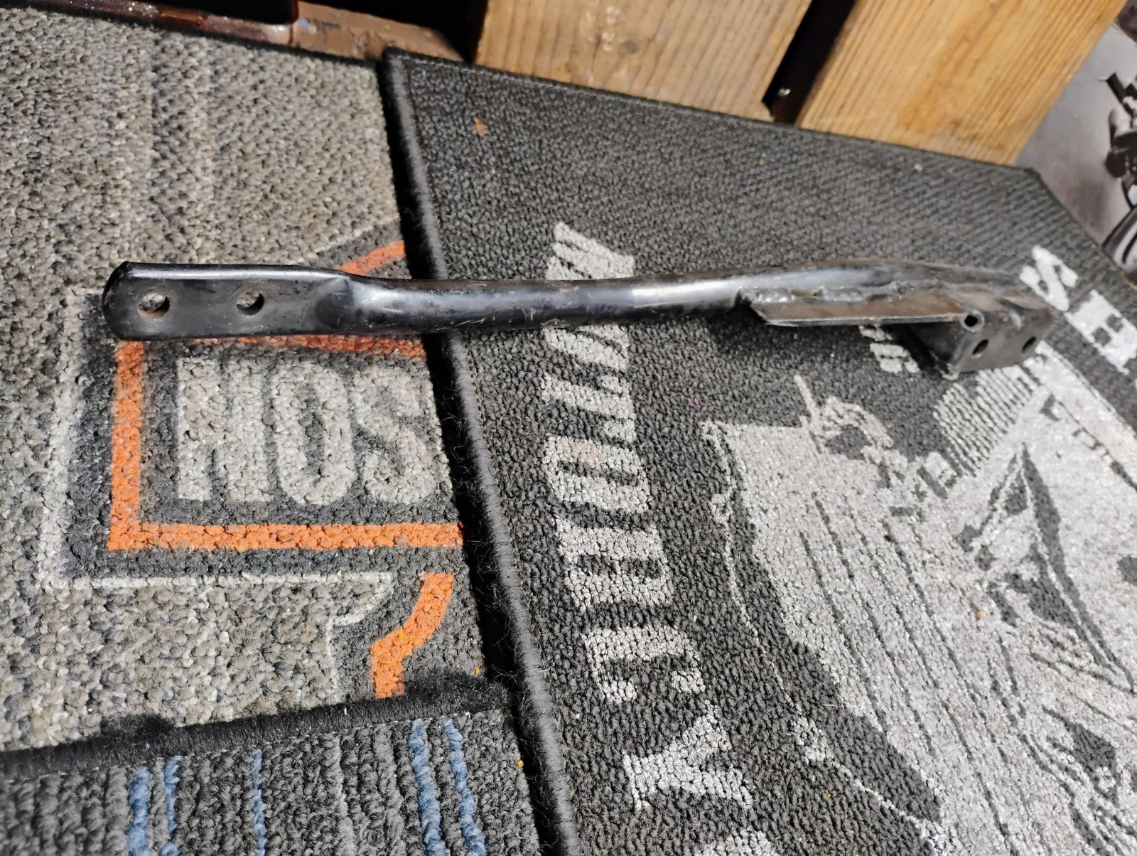 OEM Harley-Davidson Sportster Exhaust Support Bracket 1999 XLH XL1200 XL883
