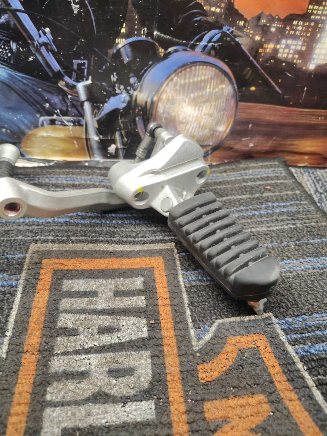 MOTO GUZZI-2017-20 V7 III: Front Left Footrest with Bracket & Gear Change Lever