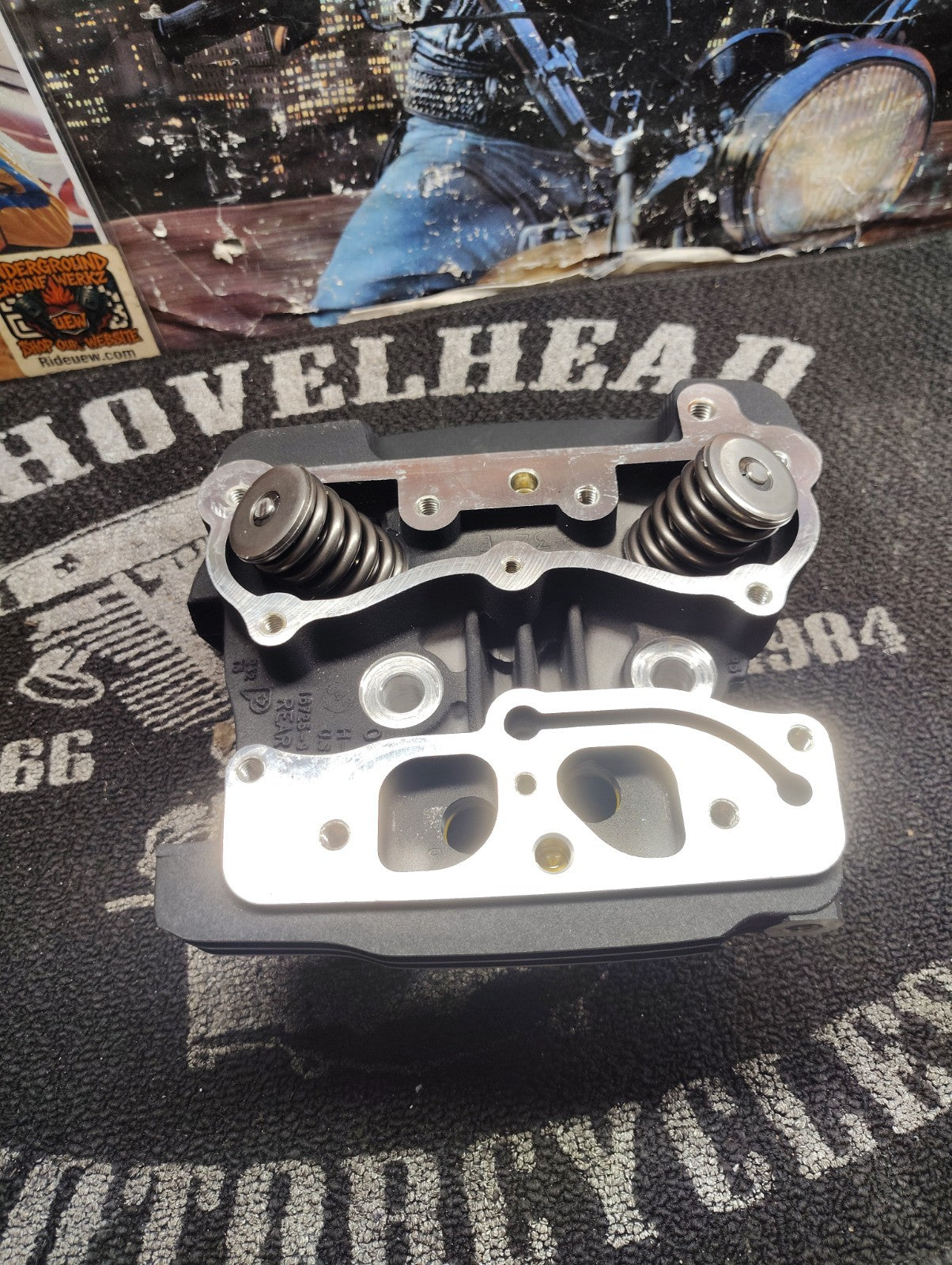 2004 Harley Davidson Road King FLHRSI Front & Rear  Cylinder Head Assembly