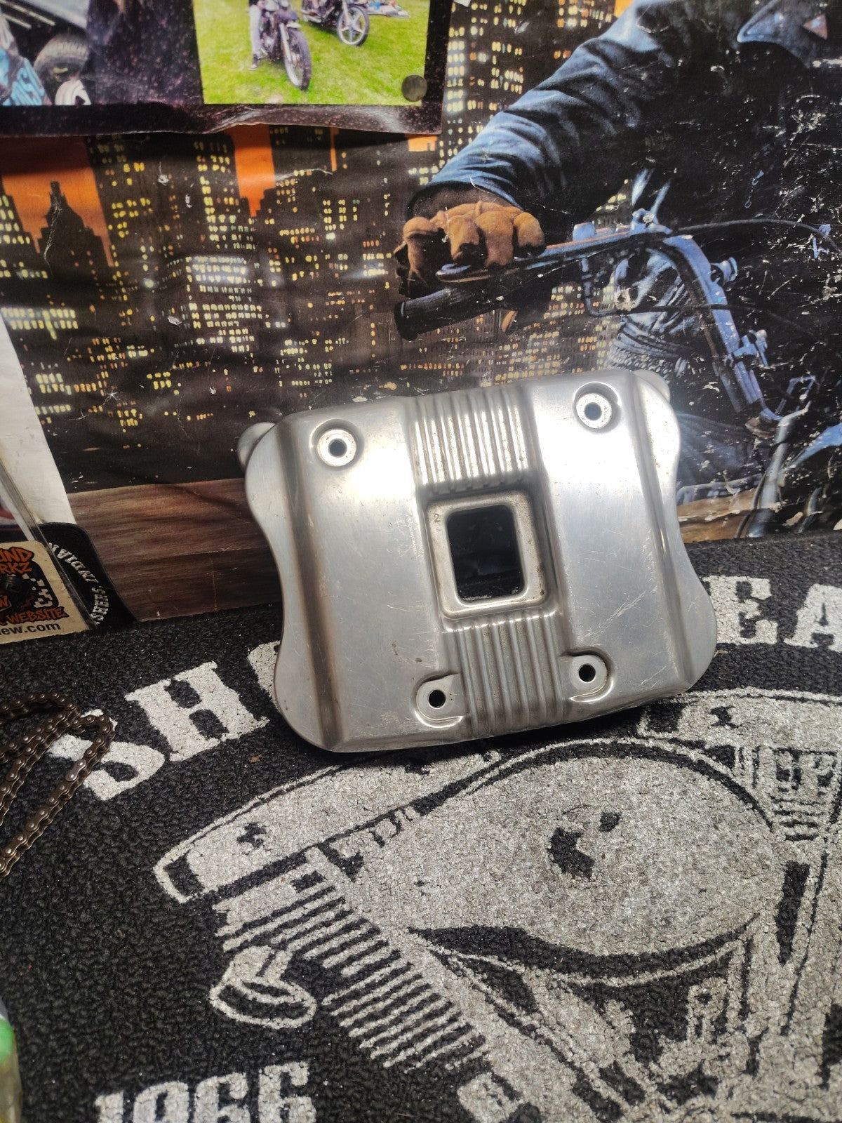 Harley Sportster Rocker Box Cover Polished Aluminum OEM 17581-04 XL 883 1200