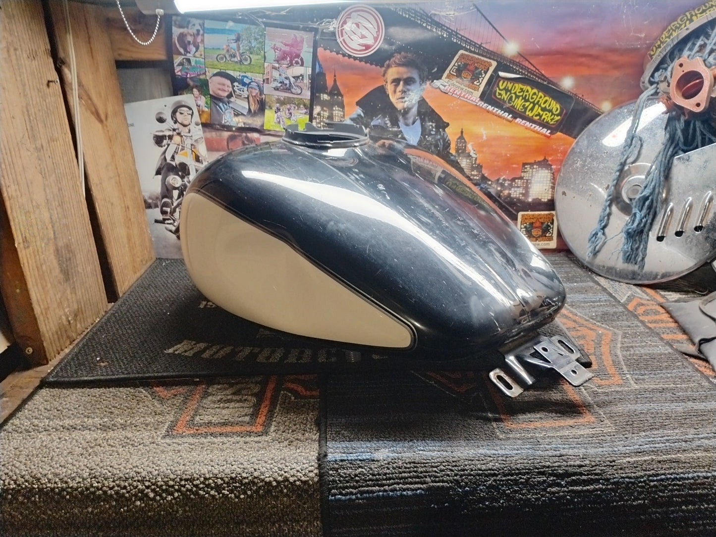 OEM Harley-Davidson Touring 6 Gallon Fuel Gas Tank Black Cream Two Tone