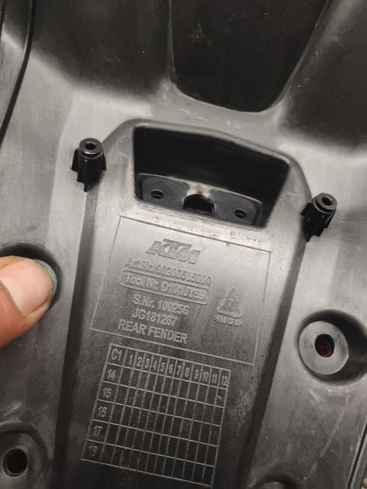 GENUINE OEM REAR LONG FENDER MUD SPLASH GUARD FOR YAMAHA XMAX X-MAX 300 17-2023