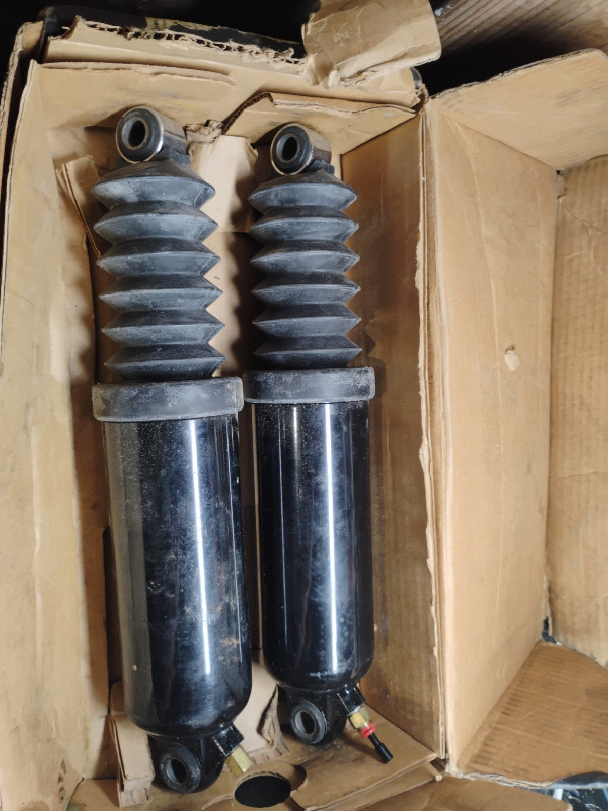 Genuine Harley Davidson air shock 54565-97 dealer removed from new bike