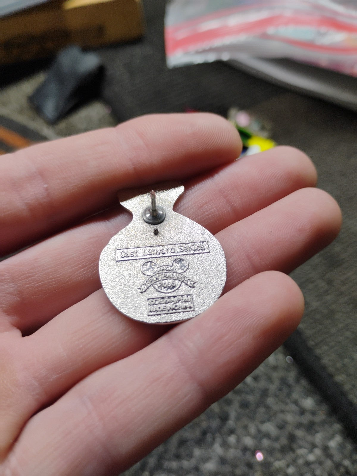 2005 WDW Disney Peach Starfish Finding Nemo Hidden Mickey Pin