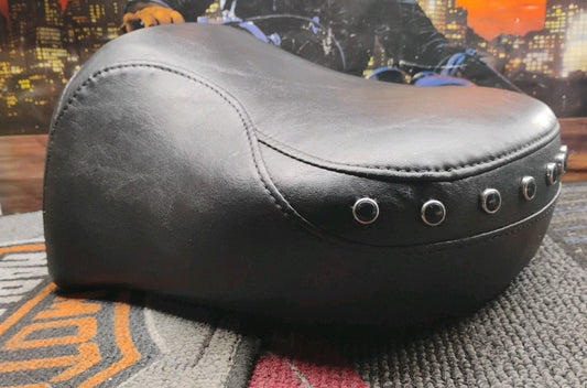 02 Harley Touring Road King FLHR REAR PASSENGER SEAT 