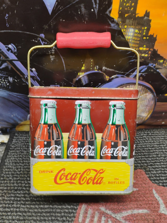 1999 Coca Cola Collectors Tin 6 Bottle Carry Tin With Plastic Handle (5X3.5X5in)