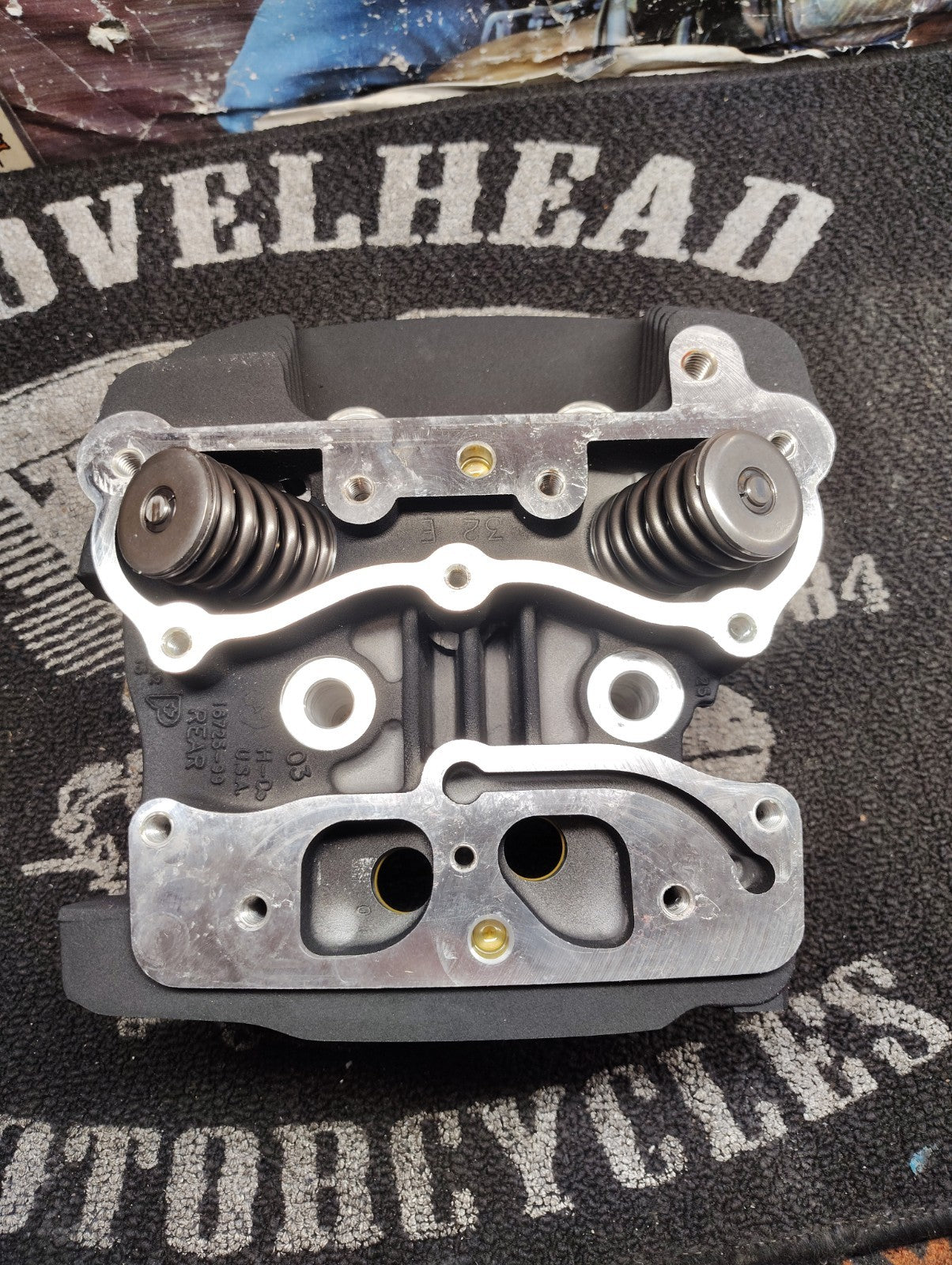 2004 Harley Davidson Road King FLHRSI Front & Rear  Cylinder Head Assembly
