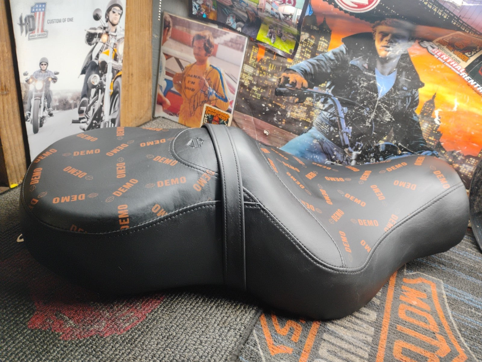 DEALER DEMO HARLEY '07-09 XL SPORTSTER REDUCED REACH SEAT
