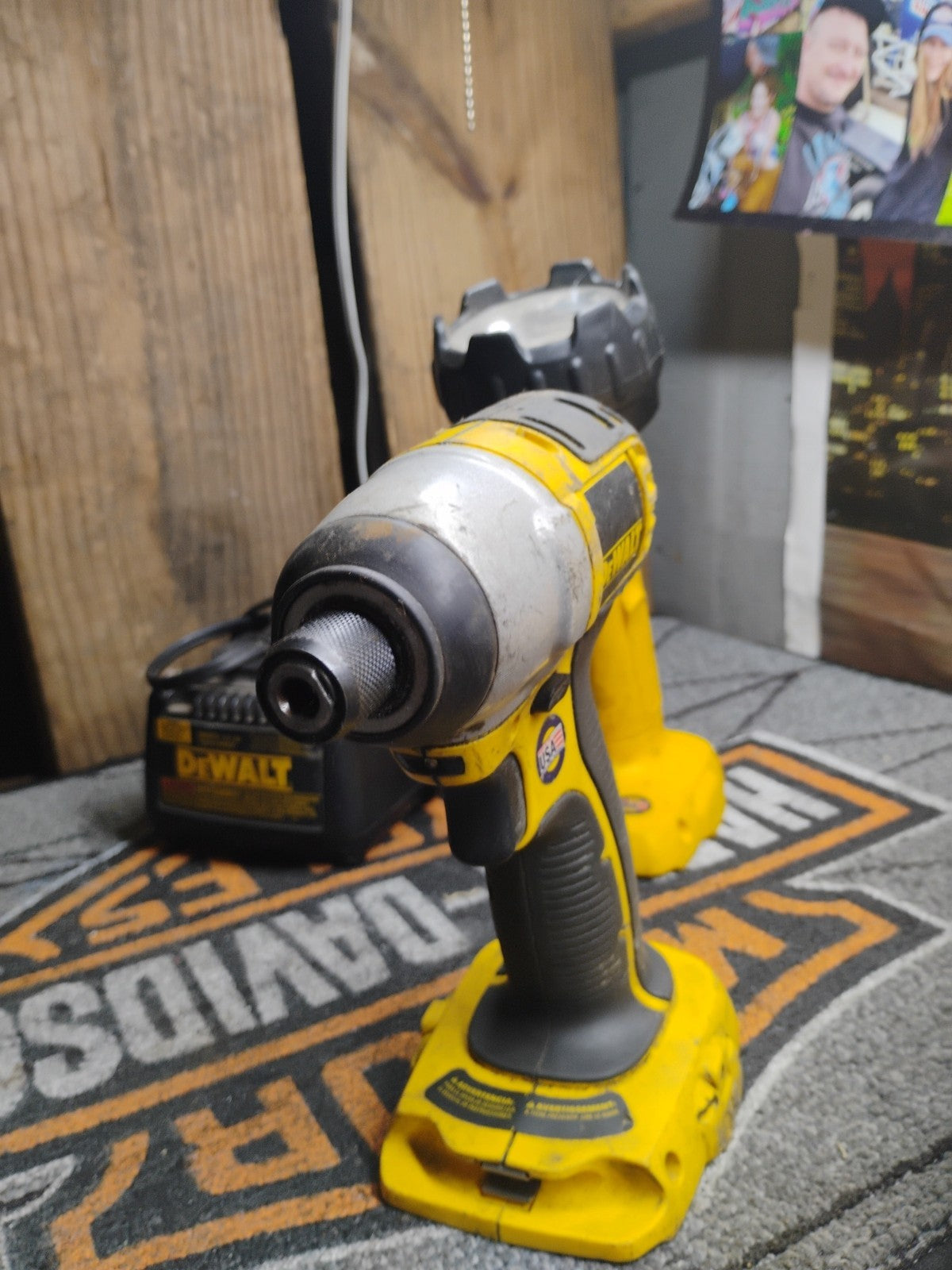 DEWALT 18V POWER TOOLS LOT OF 4 +CHARGER NO BATTERY