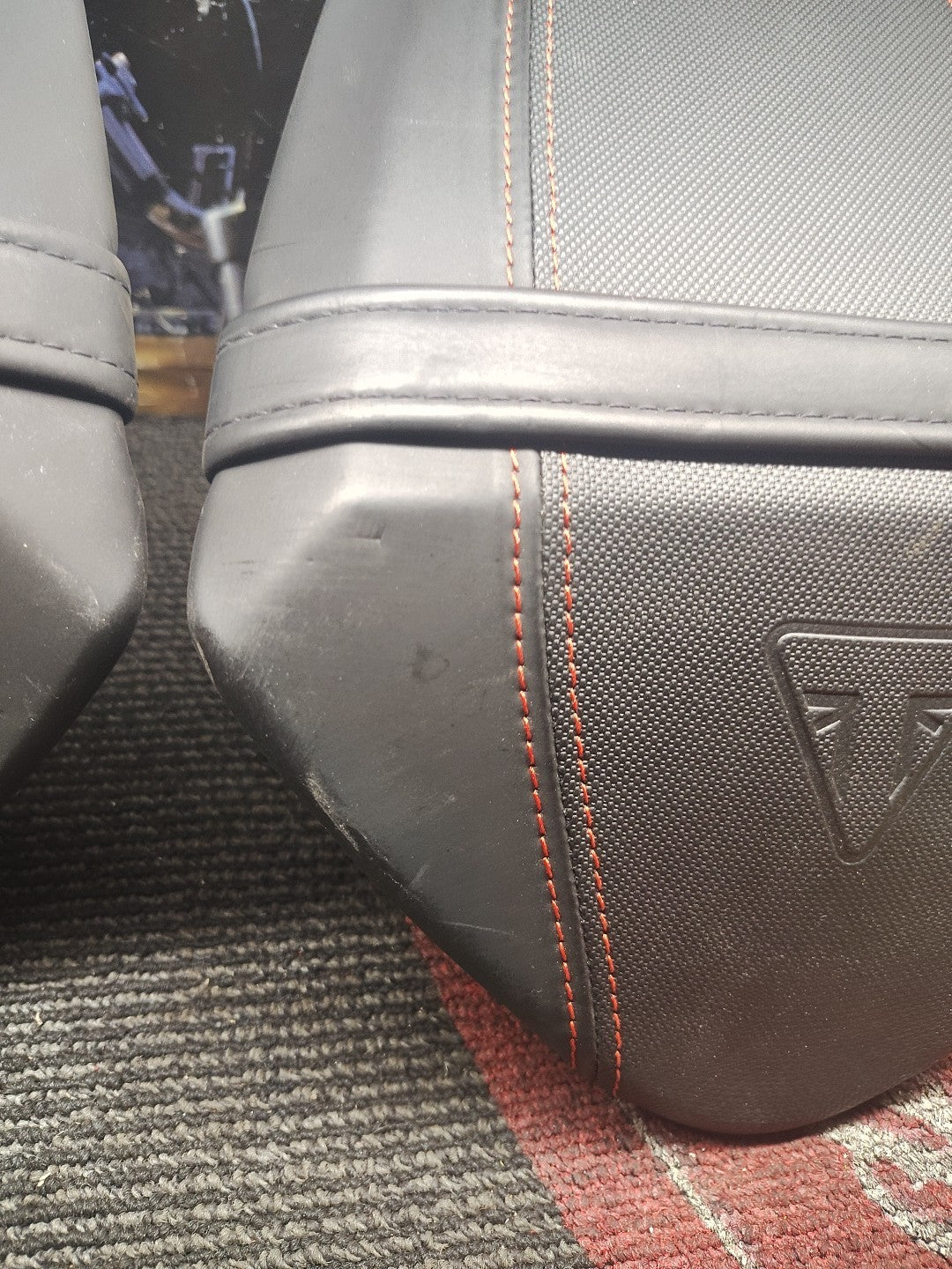 T2309818 GENUINE TRIUMPH SPEED TRIPLE R  BLACK AND RED PILLION SEAT