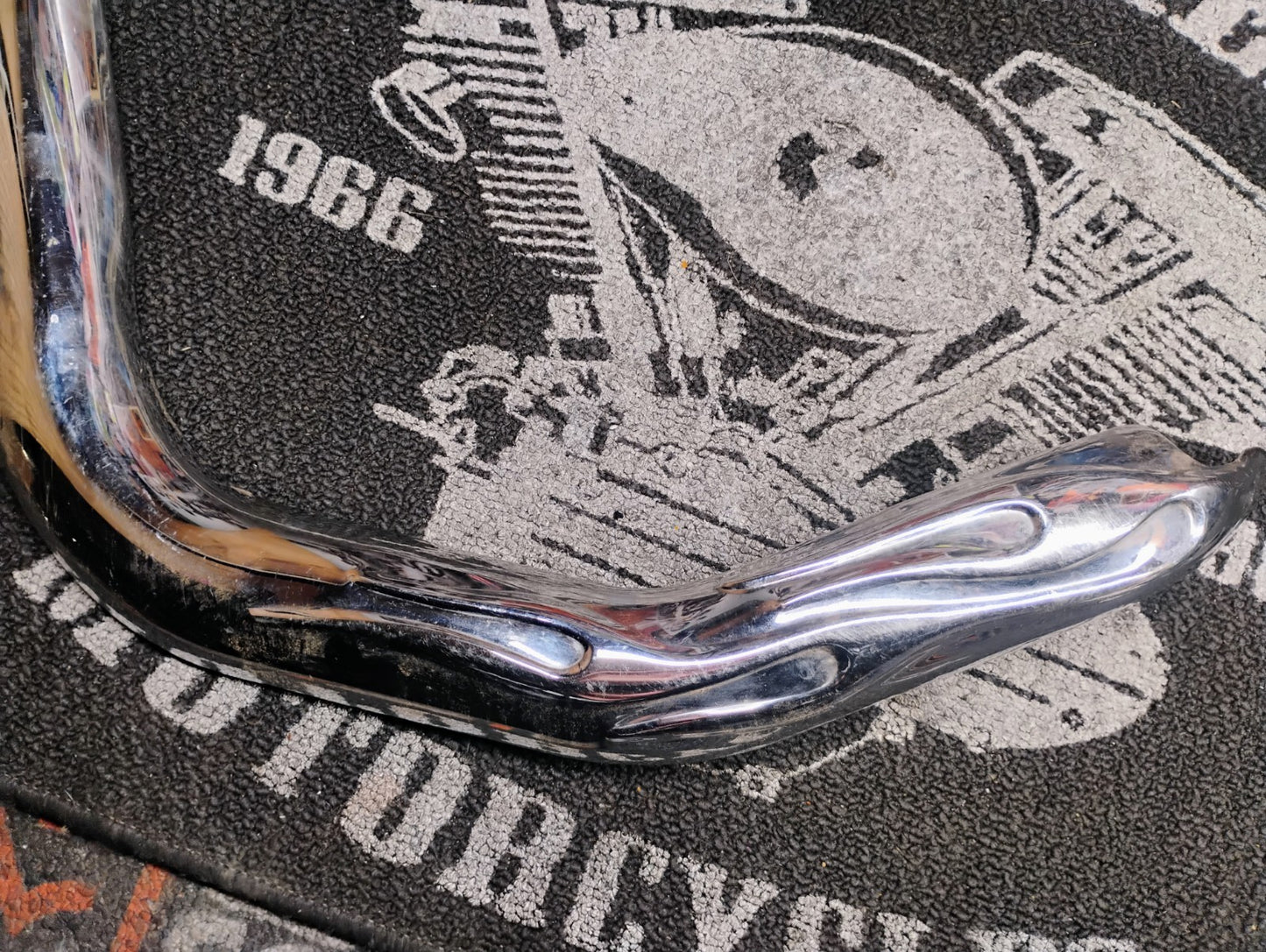 Harley-Davidson Flame Exhaust Heat Shield Chrome Pipe Cover OEM Styl