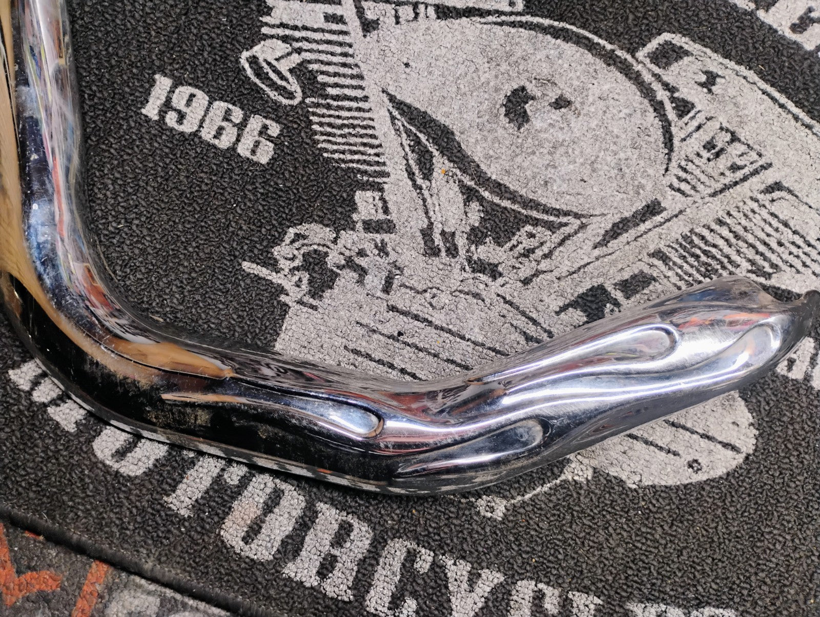 Harley-Davidson Flame Exhaust Heat Shield Chrome Pipe Cover OEM Styl