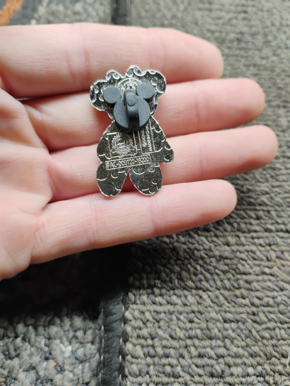 Disney Parks Resort Trading pin Shellie May Best Sitting Heart Duffy