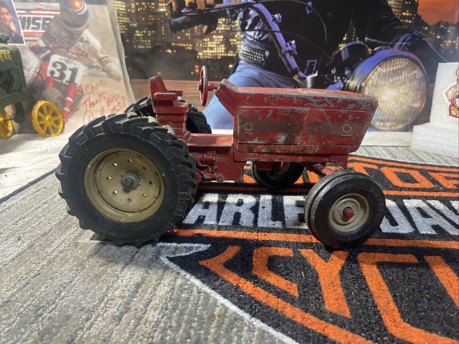 8" VINTAGE DIE-CAST Red Ertl  415 TOY FARM TRACTOR MADE IN USA