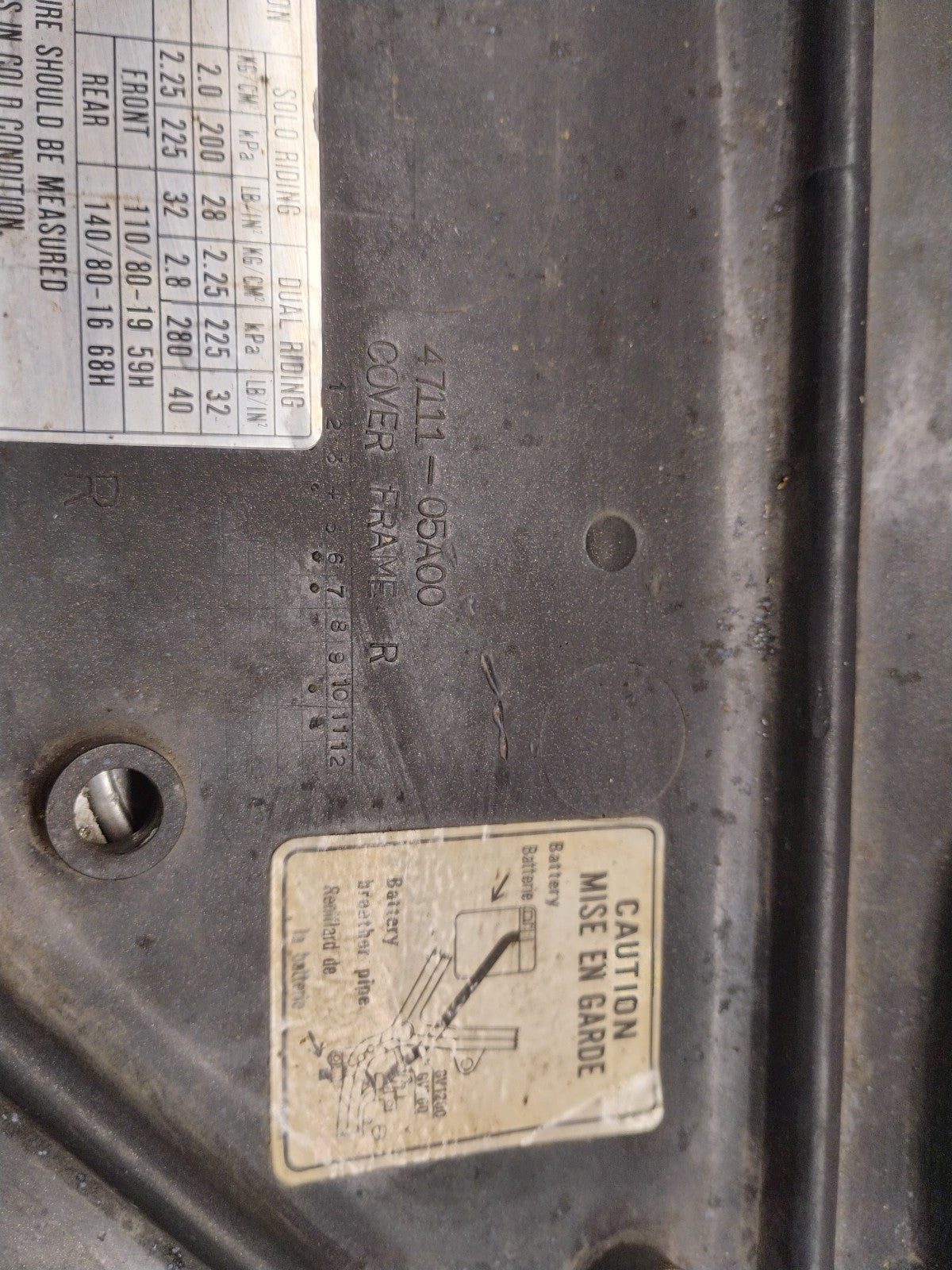  1985-86 SUZUKI MADURA GV1200 RIGHT & LEFT SIDE FRAME COVERS MAROON 