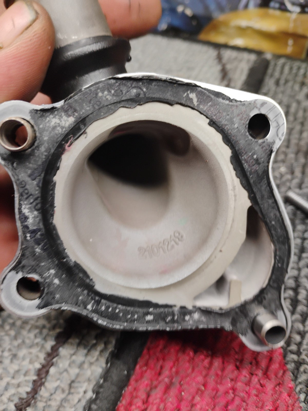 21 Triumph Rocket III 3 GT 2500 thermostat housing cover