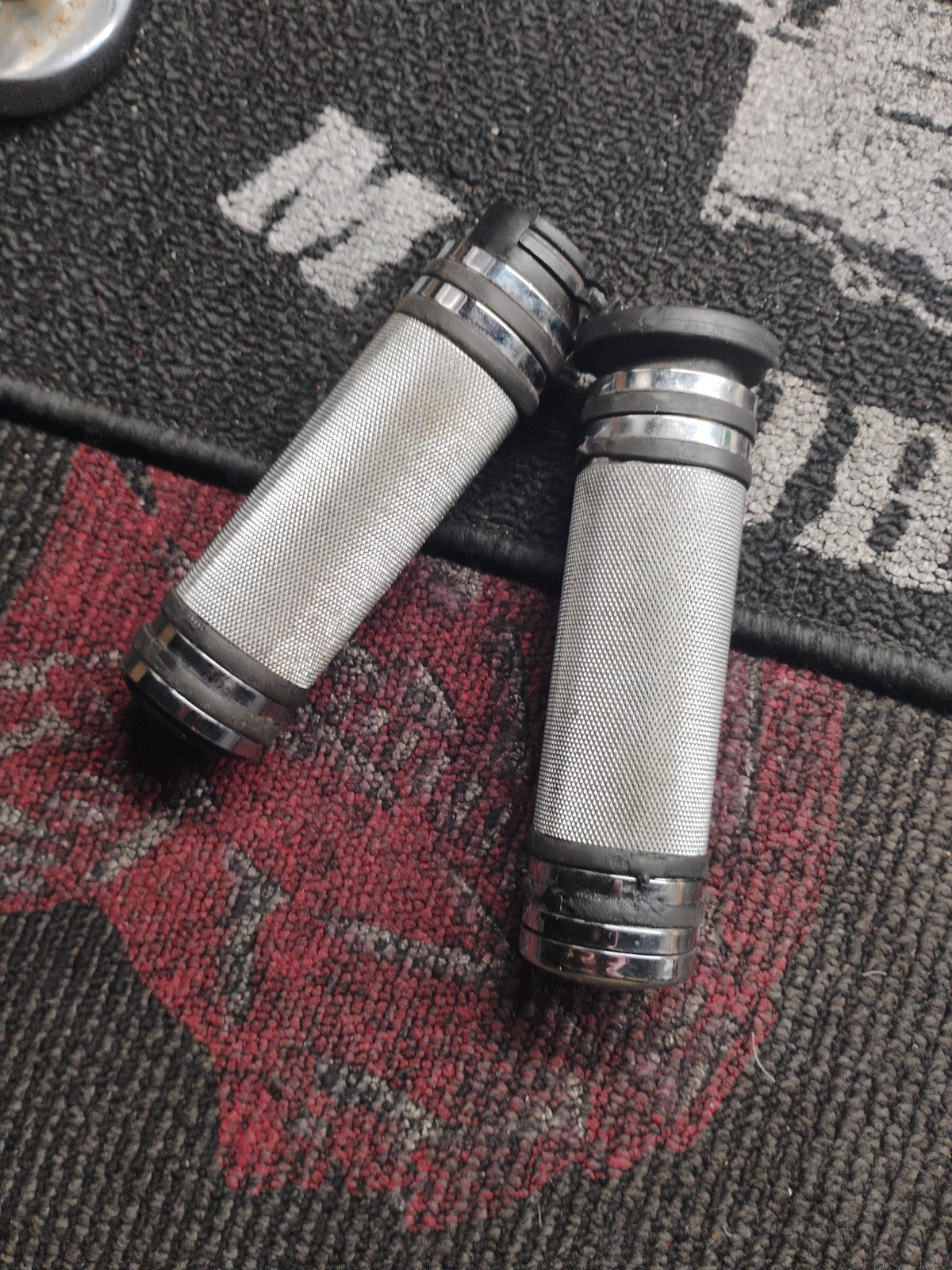 CHROME 1" MOTORCYCLE HANDLEBAR HAND GRIPS FITS FOR HARLEY DYNA SPORTSTER SOFTAIL